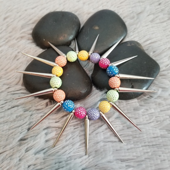 Jewelry - 💜NWOT beaded bracelet with spikes